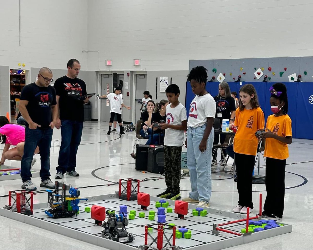 JASArockets's tweet photo. All four teams are presenting a strong showing. So proud of the #JASAbots. For the JASA teachers following along at home, you can download the Vector IQ app and we’re team 86442.🤖 @JMCSchools @suptking https://t.co/k8mA8Sv9bh