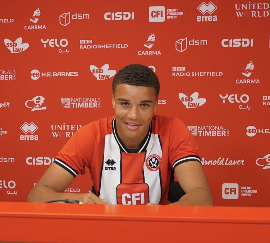 The_Young_Team's tweet photo. Elite level debut 🏴󠁧󠁢󠁳󠁣󠁴󠁿 

Ryan Oné, just 17 years &amp; 124 days old, subbed on for Sheffield Utd today in front of ~60,000 at Arsenal in the English Premier League. 

He’s the Oné 🔮 https://t.co/ZHqZILB7Qb