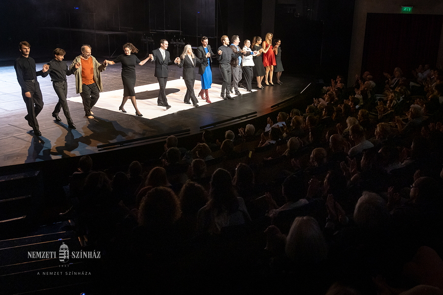 MakMakey's tweet photo. Théâtre National de Miskolc
Le Tartuffe en Hongrie @ComedieFr https://t.co/5GcjzWuIYi