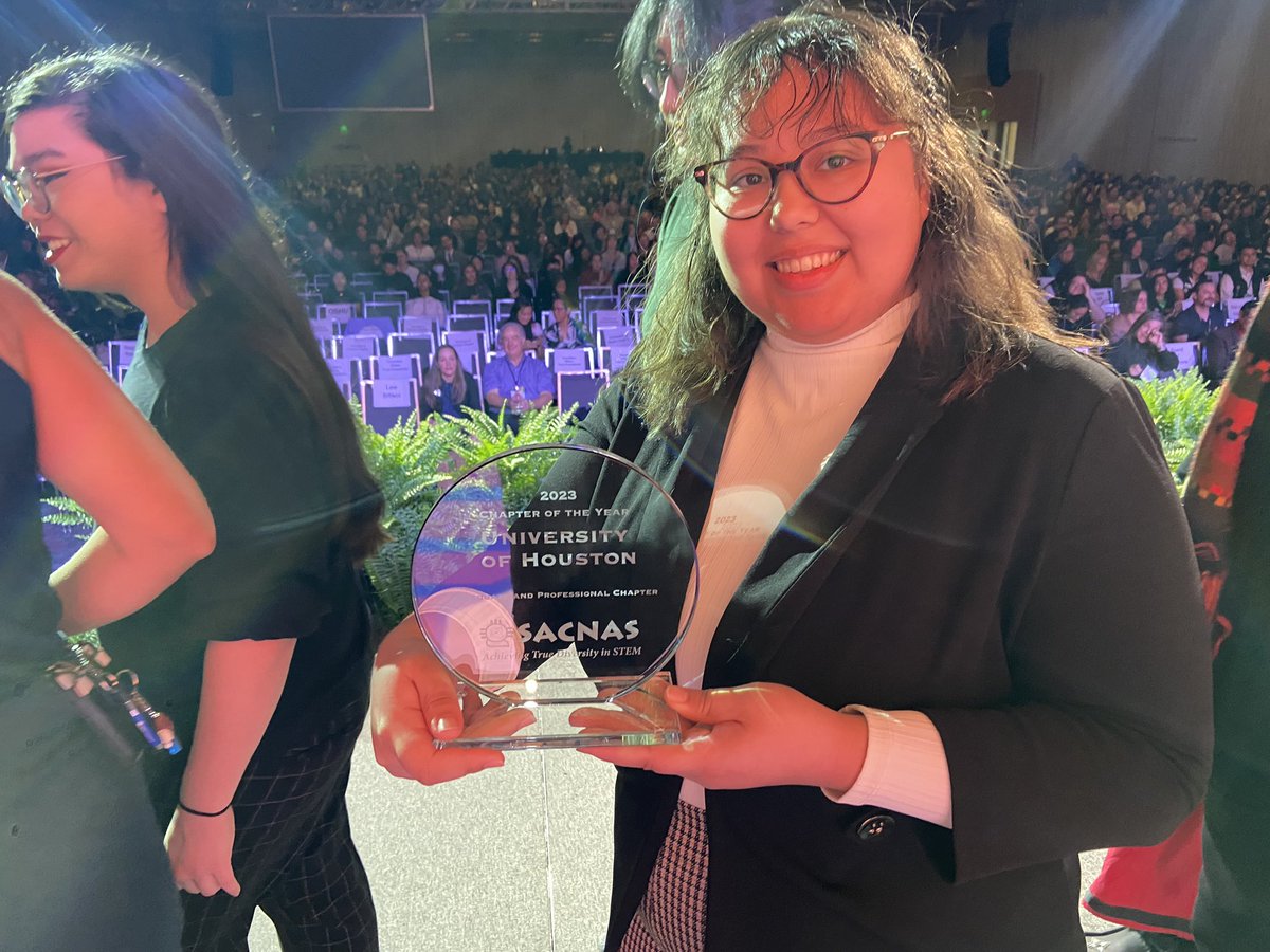 We just got the “chapter of the year” award at #sacnas2023 🎉💫🥳🎊🎈🙌 <a href="/UHouston/">University of Houston</a>