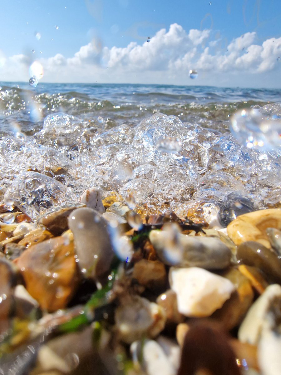 I may have broken my phone getting this (sand in usb port...) But so worth it! I do love water shots 😍🏖💙
#water #waterphotography #NaturePhotography #beach #sea #waves