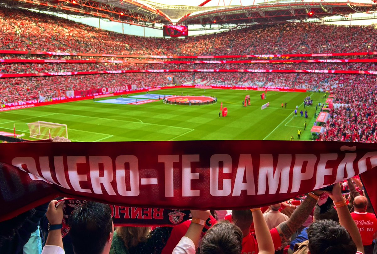 pedroslb_pt's tweet image. Quero-te Campeão 🦅♥️

#EPluribusUnum 
#CarregaBenfica 
#RumoAo39
#EuAmoOBenfica