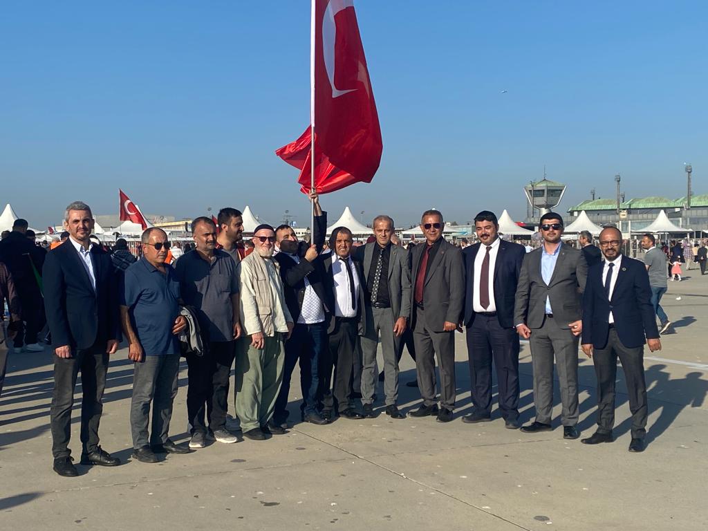 MHPpendik_'s tweet photo. Cumhurbaşkanımız Sayın Recep Tayyip Erdoğan ve liderimiz Sayın Devlet Bahçeli'nin teşrifleriyle gerçekleşen Büyük Filistin Mitingi'ne ilçe yöneticilerimiz, mahalle başkanlarımız ve teşkilat mensuplarımızla birlikte katıldık. Filistin halkının yanında olduğumuzu göstermek için hep birlikteyiz.

#milliyetçihareketpartisi #mhppendik #pendikmhp #mhpistanbul