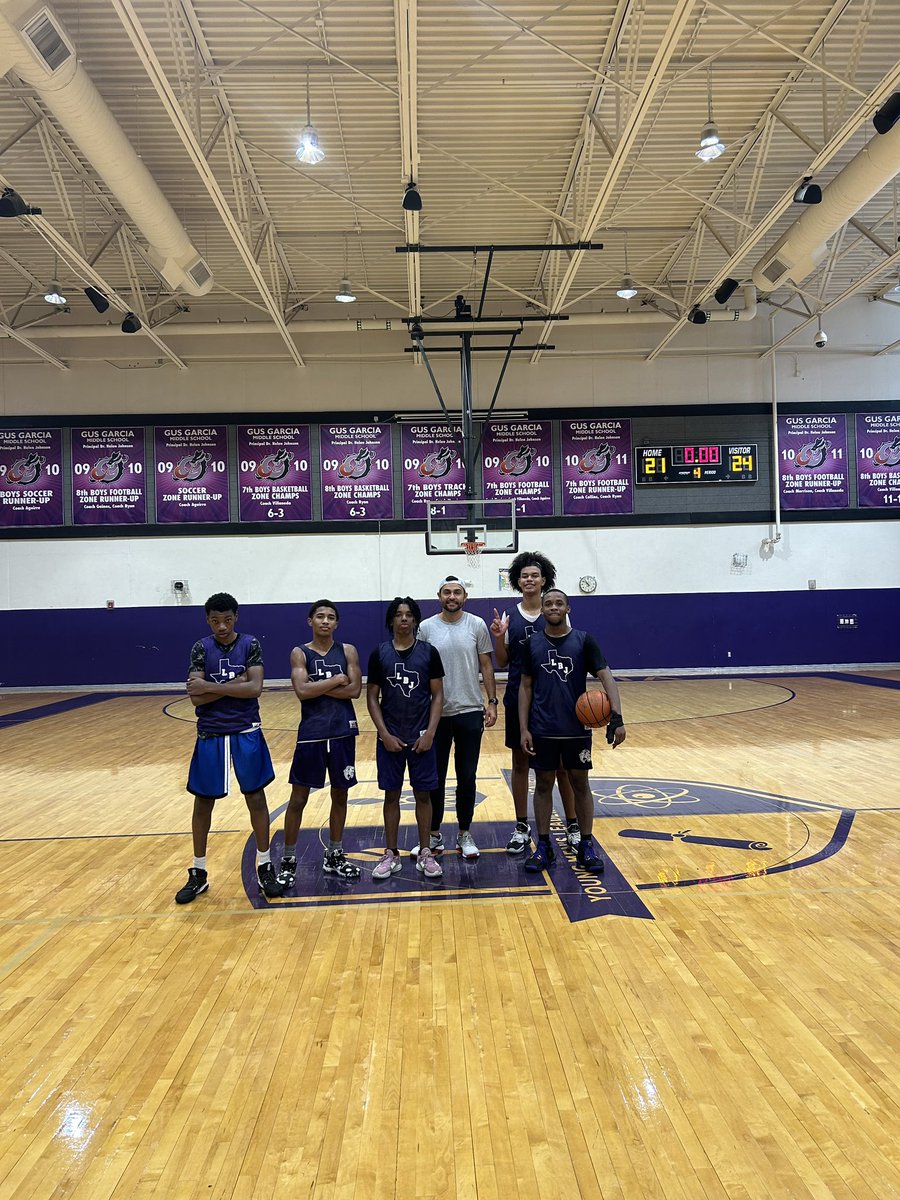 LBJJagsHoops's tweet photo. BIG thanks to Coach V &amp; @GusGarciaYMLA for allowing some of his former players to utilize their great facilities for our first Saturday practice of the year! #JagsHoops @LBJSports @CoachMOrtiz @CoachWright0 @Cant_guard_me15 @Gahmoto @YoungIra5 https://t.co/qNWcgQWWYY