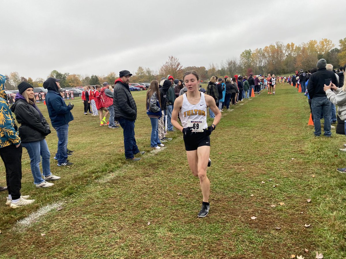 CoachGYates's tweet image. #fultonhornetsxc girls team is headed to State!!!  Emery Mayfield wins the Class 4, District 2 Championship race in 18:12.40, setting a new school record!  The team places 4th, qualifying to run in the state meet next Saturday!  #fultonproud @FPSActivities