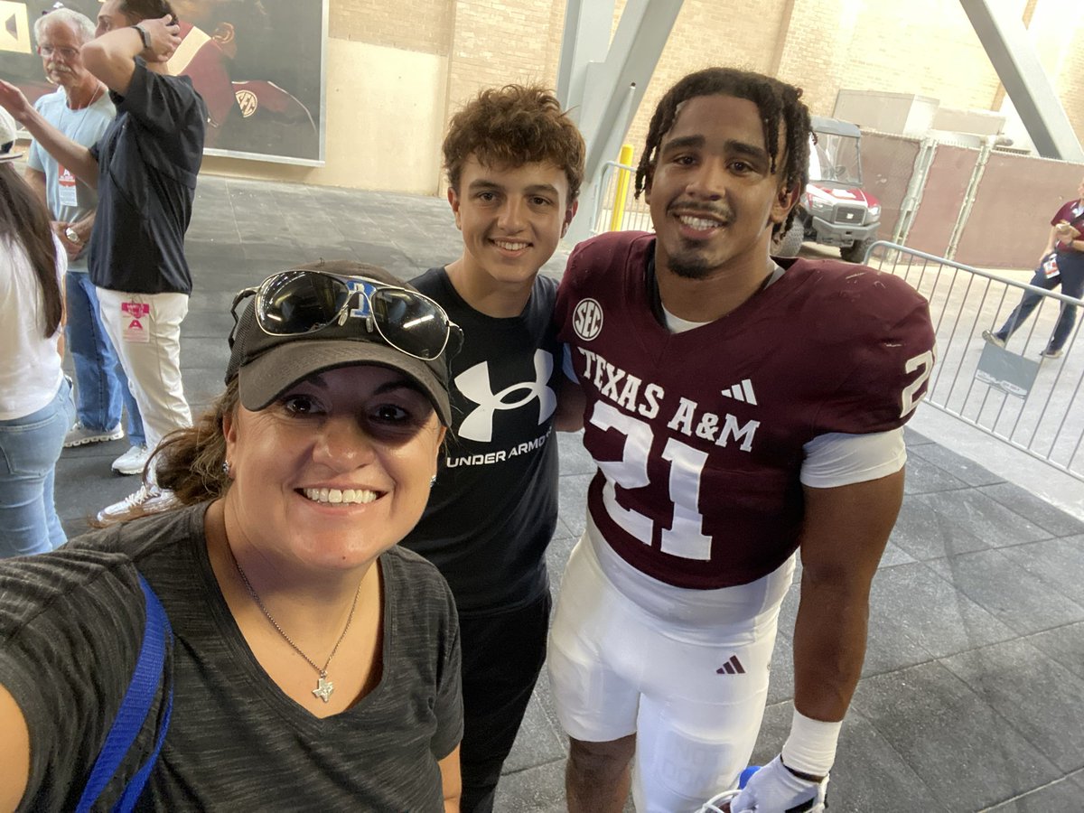 Pretty special when your High School Team Doctor reps your College jersey at his Alumni @TAMU! #TemplePROUD @TaureanYork5x @Temple_QB_Club @bswhealth @bswhealth_Templ @templewildcats @TempleISD @CoachStew_TTR @OttTempleISD @thssportsmed