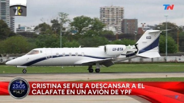 javierlanari's tweet photo. Cristina no tiene problemas para conseguir nafta. Ella viaja en un avión de YPF. Voló el lunes de Santa Cruz a CABA y volvió ayer. Costo: u$s 15.000 por tramo. https://t.co/bJ4f6xTw4m