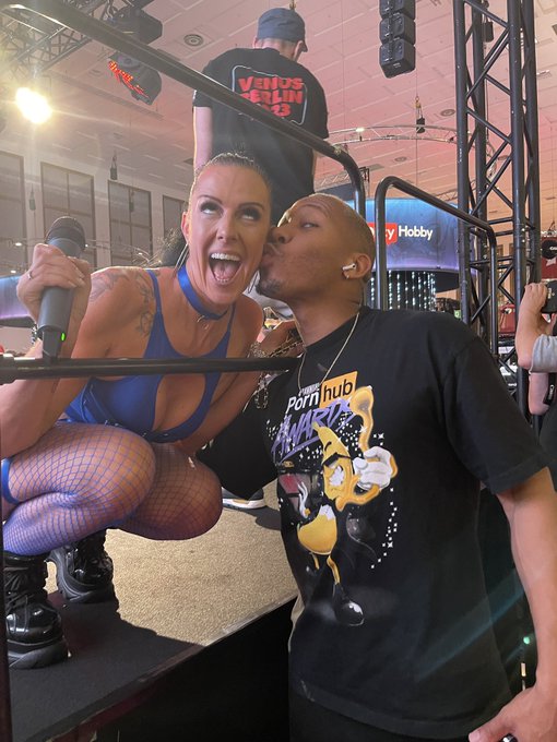 &hellip;, so much fun in Berlin https://t.co/okbFDrS6cx<a href="/tag/flowers"class="tags"><span>#flowers</span></a><a href="/tag/thursdayvibes"class="tags"><span>#thursdayvibes</span></a><a href="/tag/fahrrad"class="tags"><span>#fahrrad</span></a>