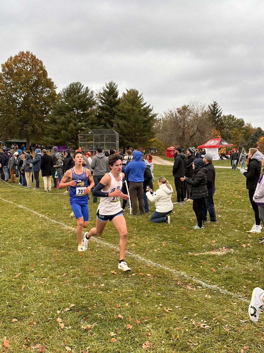 SLUHStudentLife's tweet image. Congrats to the Jr Bills Varsity Cross Country team on their District Championship!