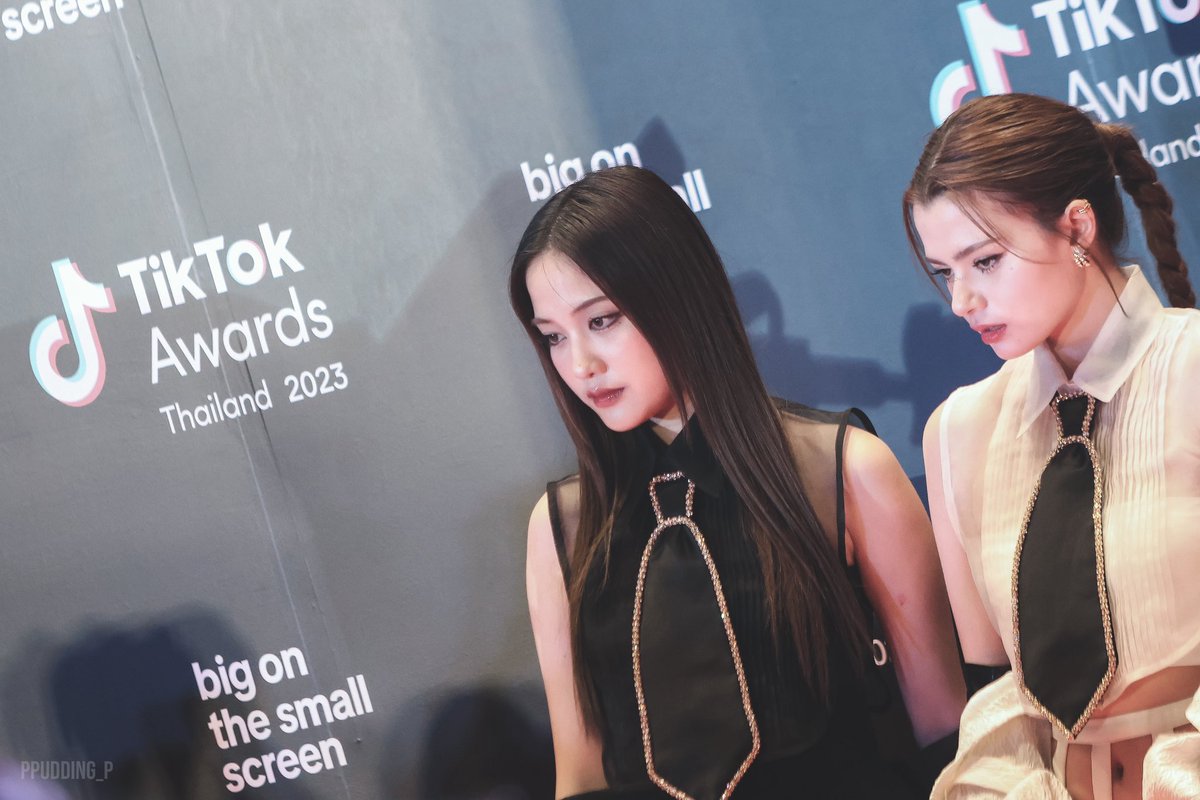 ppudding_p's tweet image. 𝙗𝙡𝙖𝙘𝙠 — 𝙬𝙝𝙞𝙩𝙚

🖤🤍

FREENBECKY AWARD PRESENTER
#TikTokAwardsxFreenBecky