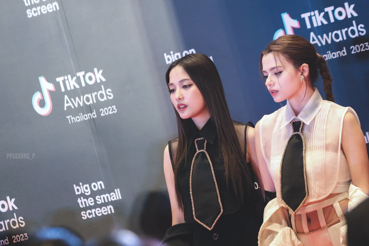 ppudding_p's tweet image. 𝙗𝙡𝙖𝙘𝙠 — 𝙬𝙝𝙞𝙩𝙚

🖤🤍

FREENBECKY AWARD PRESENTER
#TikTokAwardsxFreenBecky