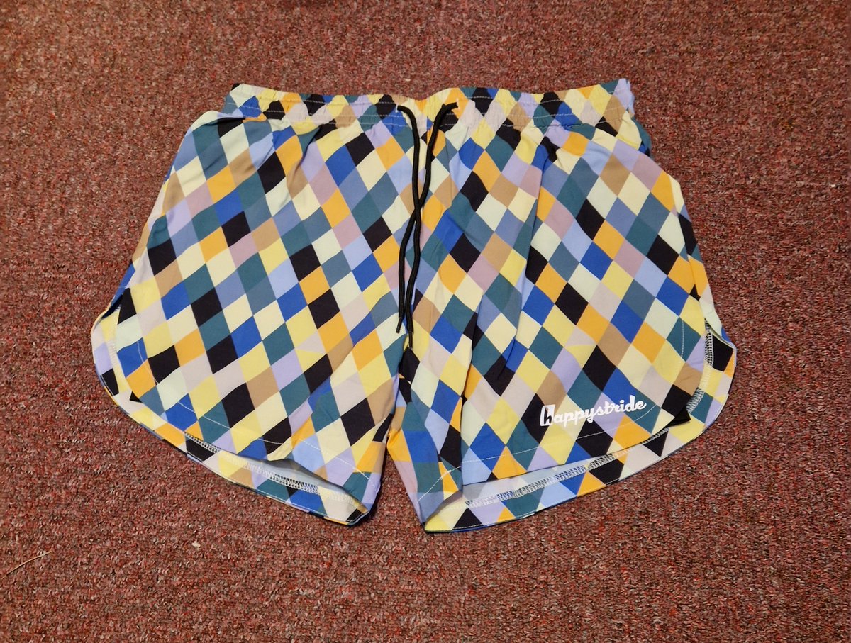 tracehodge17's tweet image. Another Wow, this time for my @happystrideuk shorts - our Post Office decided to deliver them 3 wks late bless them but they got here!  Took them to the gym last night; loving them of course!!  #ukrunchat #running #GoTrace #newshorts #happystride #fav ❤️❤️🤣
