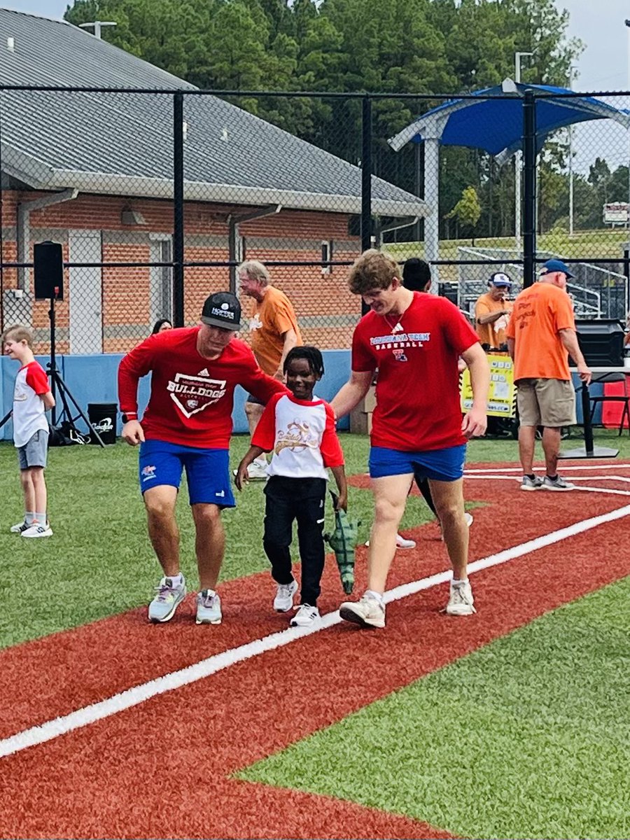 LATechBSB's tweet photo. It’s all about giving back to the community 🫶

#JunkYardDogs 🐶 https://t.co/VqVIYRueyC