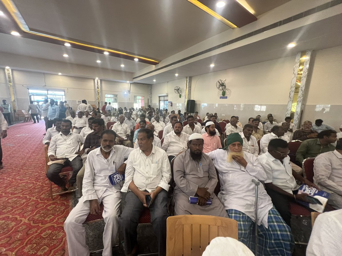 Amzathbasha_sb's tweet image. ఈ రోజు ప్రొద్దుటూరు నగరంలోని వైవిఆర్ కళ్యాణ మండపం నందు సామాజిక సాధికార బస్సు యాత్ర సందర్భంగా జరిగిన సమావేశంలో....
#mlakadapa #CMJaganmohanreddy #TeamAmzathBasha #samjikasadhikarayatra