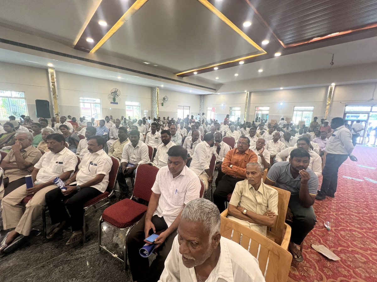 Amzathbasha_sb's tweet image. ఈ రోజు ప్రొద్దుటూరు నగరంలోని వైవిఆర్ కళ్యాణ మండపం నందు సామాజిక సాధికార బస్సు యాత్ర సందర్భంగా జరిగిన సమావేశంలో....
#mlakadapa #CMJaganmohanreddy #TeamAmzathBasha #samjikasadhikarayatra