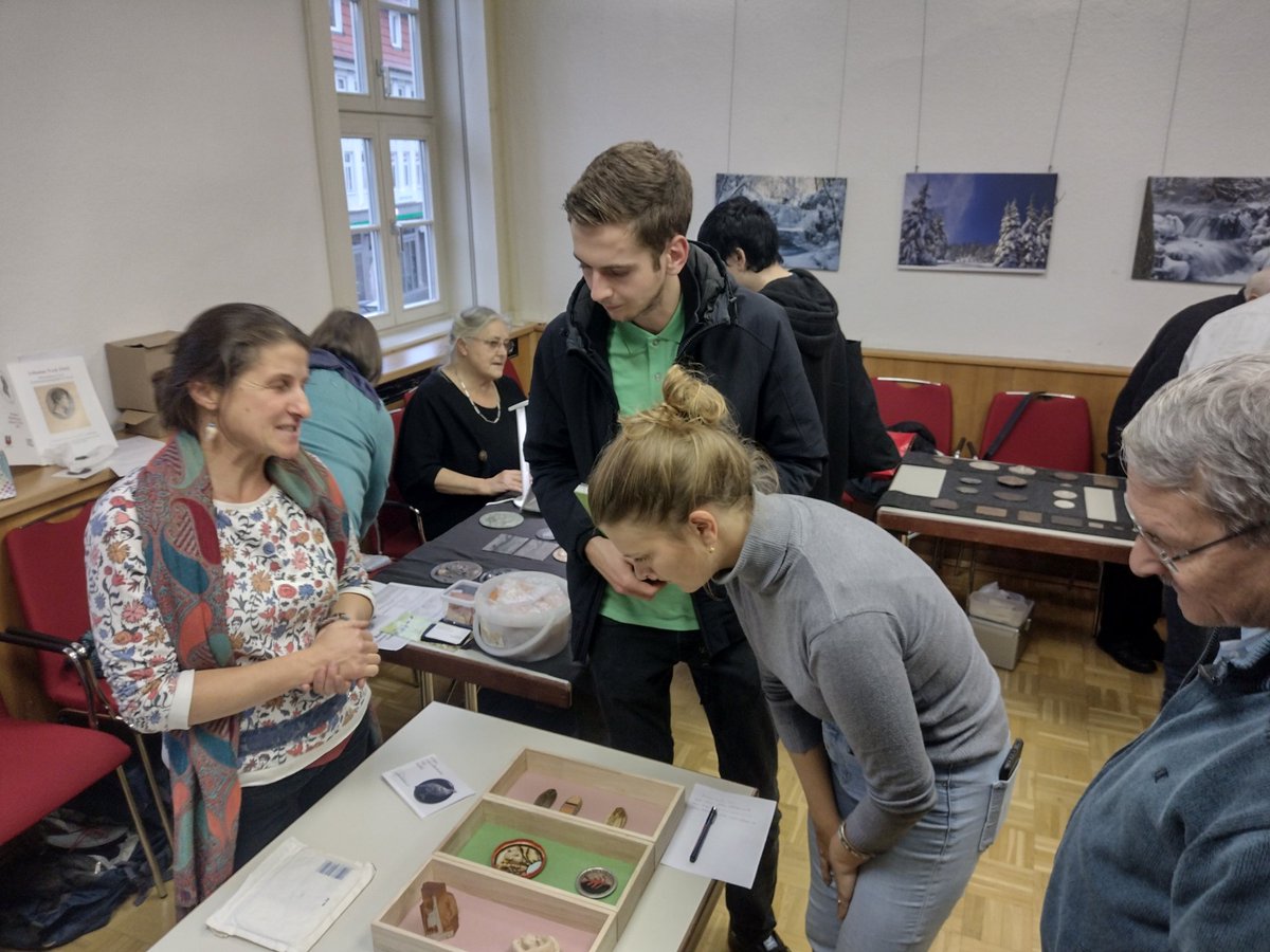 JohEberhardt's tweet photo. Medaillenmesse bei der Jahrestagung der Deutschen Gesellschaft für #Medaillenkunst (#dgmk) in #Suhl.
https://t.co/m5GiSioWNj https://t.co/Veq5thmIRB