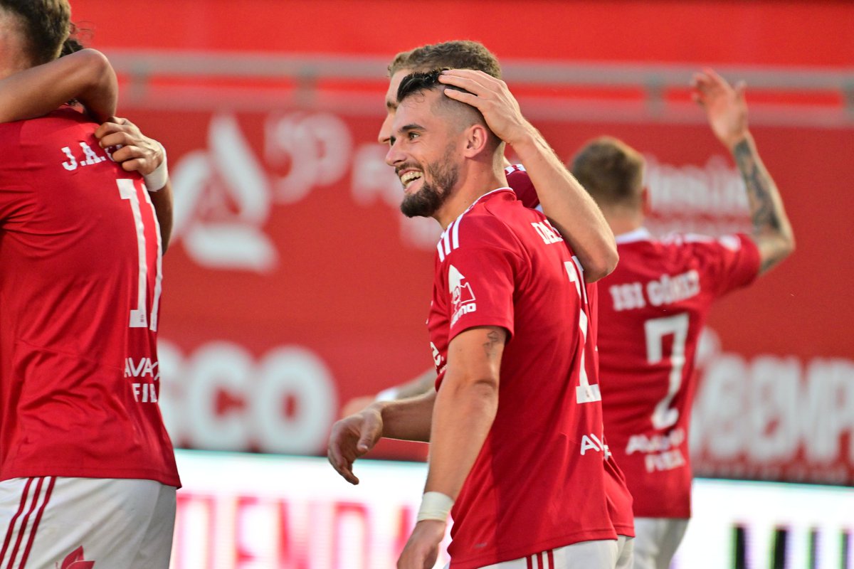 realmurciacfsad's tweet photo. J10 | 📸😍⚽ @danivega_10 
#RealMurciaLinares https://t.co/hD3UOdFHea