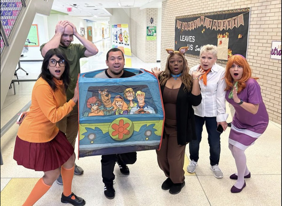 mayda_ramirez's tweet photo. Book Character Day at @GWTruett Honestly, I do not know who had the most fun, the students or the teachers and staff. It was a total success, that I know!! https://t.co/llV5isUqz6