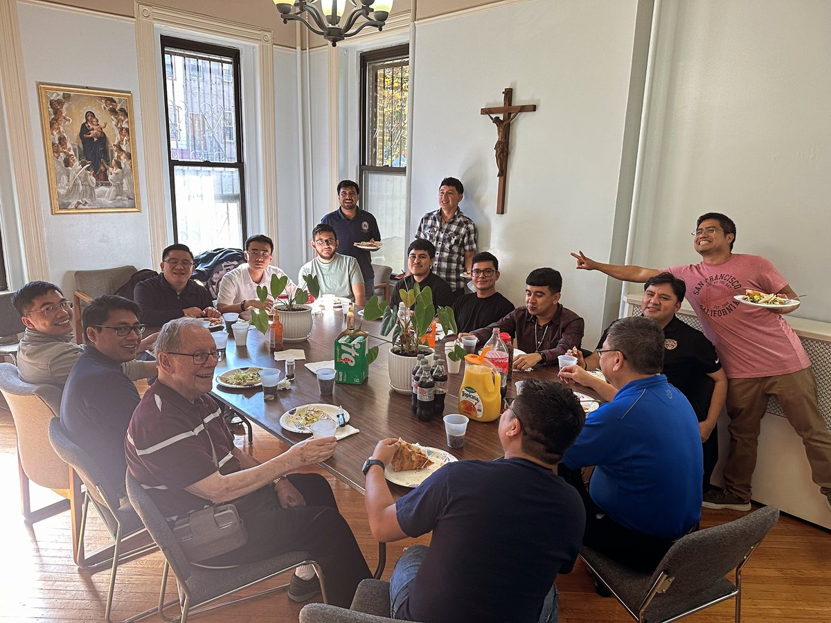 VincentiansUSA's tweet photo. Today our seminarians that in the philosophy stage came to the parish to have their autumn day of reflection. Praying for all discerning their vocation.
#giventothemission #vincentianheart https://t.co/BbNDLI0yJy