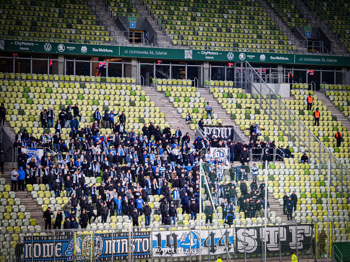 petutzki's tweet photo. 28/10/2023 ⚽️🏟🇵🇱
Lechia Gdańsk - Stal Rzeszów 2-1
Fortuna 1 Liga
Neugebauer was again the hero for Lechia with his beautiful long shot. A bitter defeat for the visitors. A good number of Stal fans arrived from Rzeszów, hats off. The distance to Gdańsk is quite long! #LGDSTA https://t.co/RMj8SrhoeM
