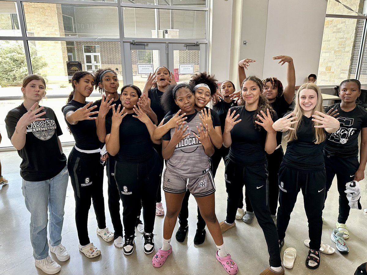 SotocatsGBBall's tweet photo. 1st Saturday scrimmage was a success!!!  #PlayingforNay @pglifeofnai2027 https://t.co/3NH5wBjwq4
