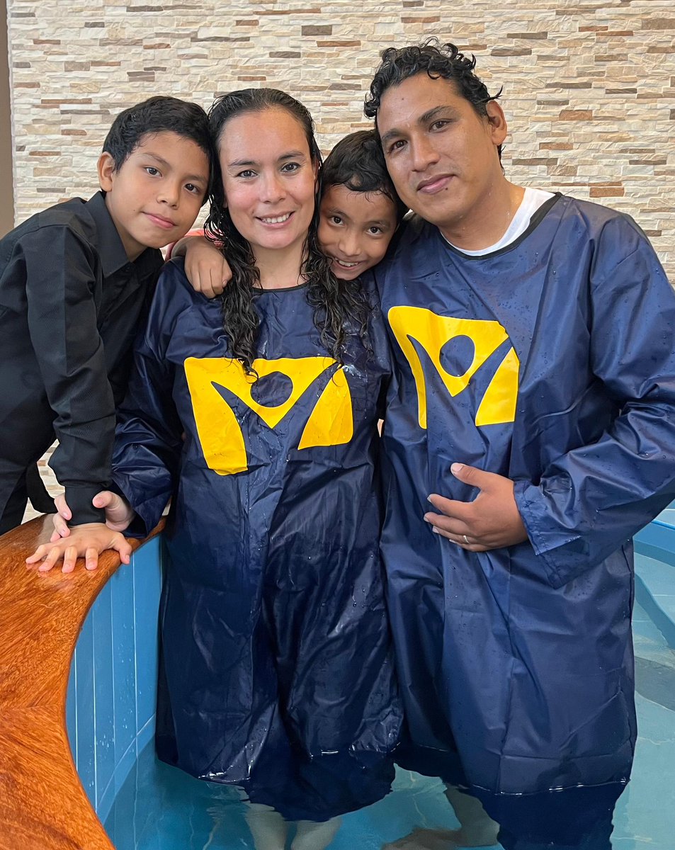 David y su esposa Medaly, participaron de las grabaciones de #EscuelaBíblicaNuevoTiempo #MiNOP. Al concluir las grabaciones ellos aceptaron a Jesús y hoy fueron bautizados!