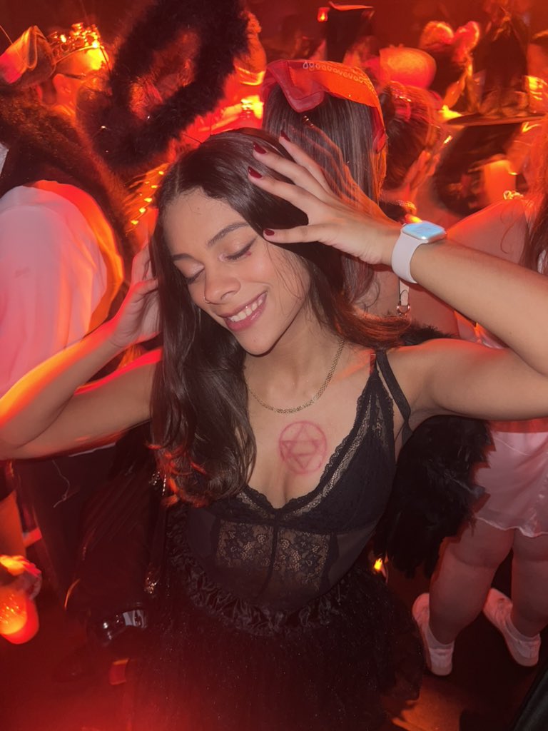 MiGUA446's tweet photo. hija e' lucifer 🖤 https://t.co/f4v1jZde5T