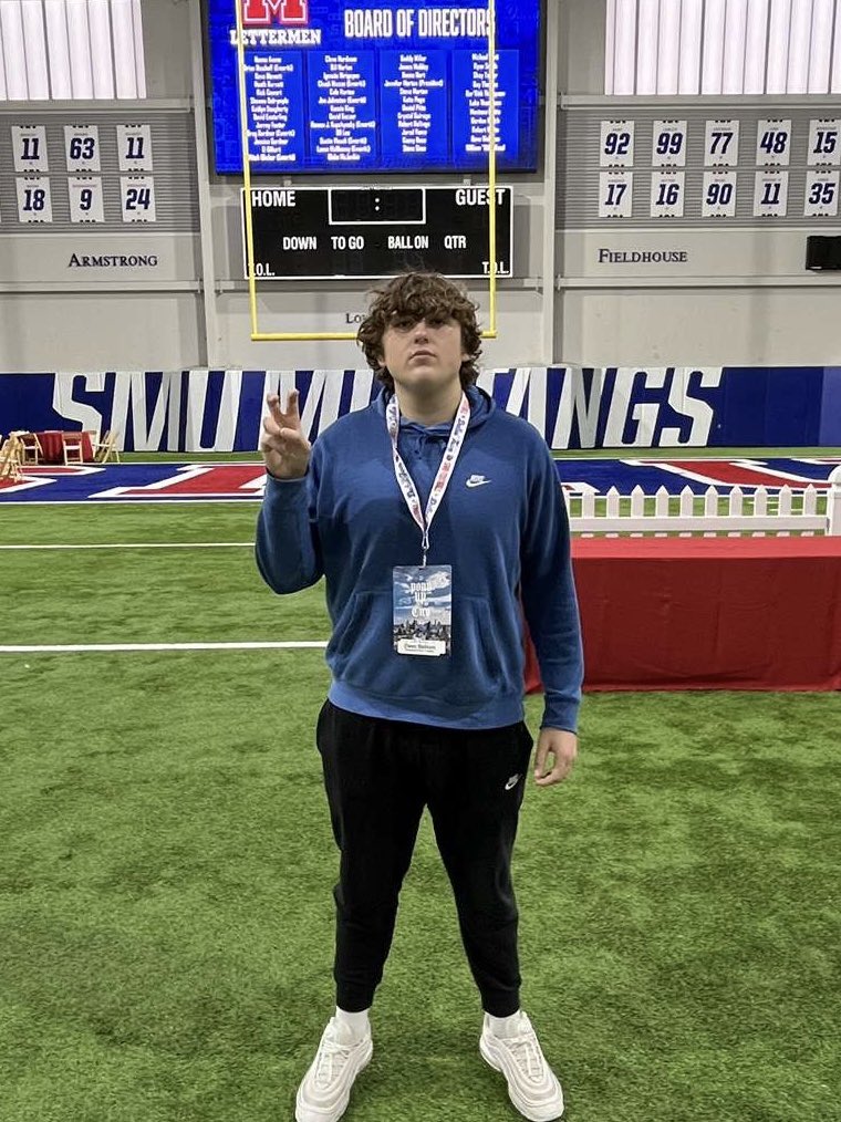 Owen_Bellson's tweet photo. Thanks for the invite @SMUFB I had a great time watching the game @alexm_brown @FootballESD @JGierkey @nick_wheelerr7 https://t.co/FTty0W23ZD