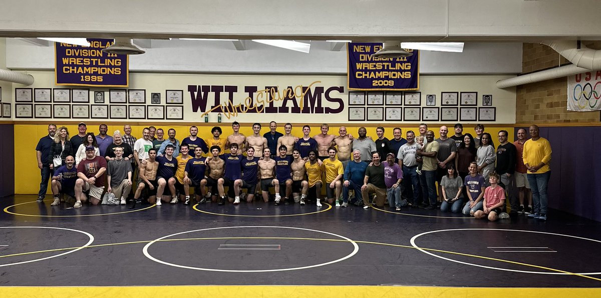 HoneckerWrestle's tweet image. A room full of Friends, Family, and ⁦@ephmatmen⁩ past &amp;amp; present.  A pretty special morning.