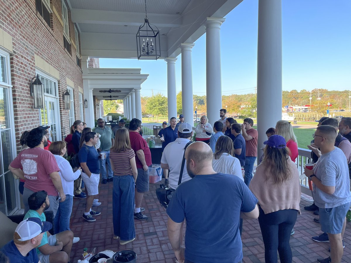 MikeDillenderVA's tweet photo. I had a great morning talking to members of a national deployment from the @yrnational! Their presence here this weekend shows just how important Suffolk, Isle of Wight and Franklin are to holding the House and flipping the Senate! https://t.co/r6YpXSpvM8