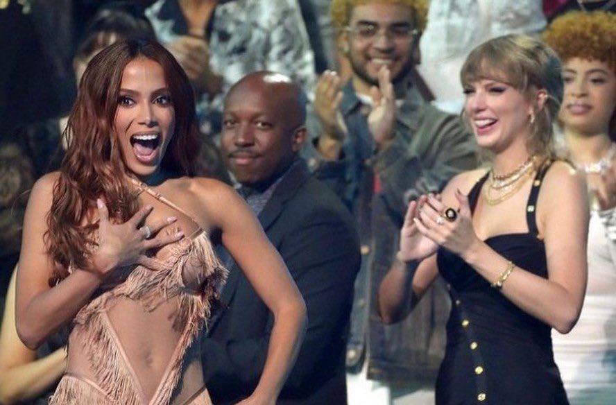 beepopofc's tweet photo. VEM FEAT? Anitta postou stories ouvindo “Blank Space (Taylor’s Version)”. https://t.co/yzNKfGmIxf
