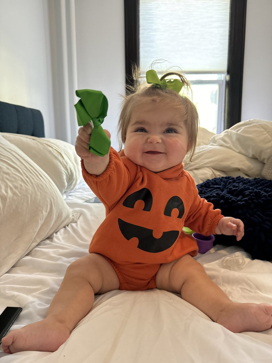 Meghan D. tweet media