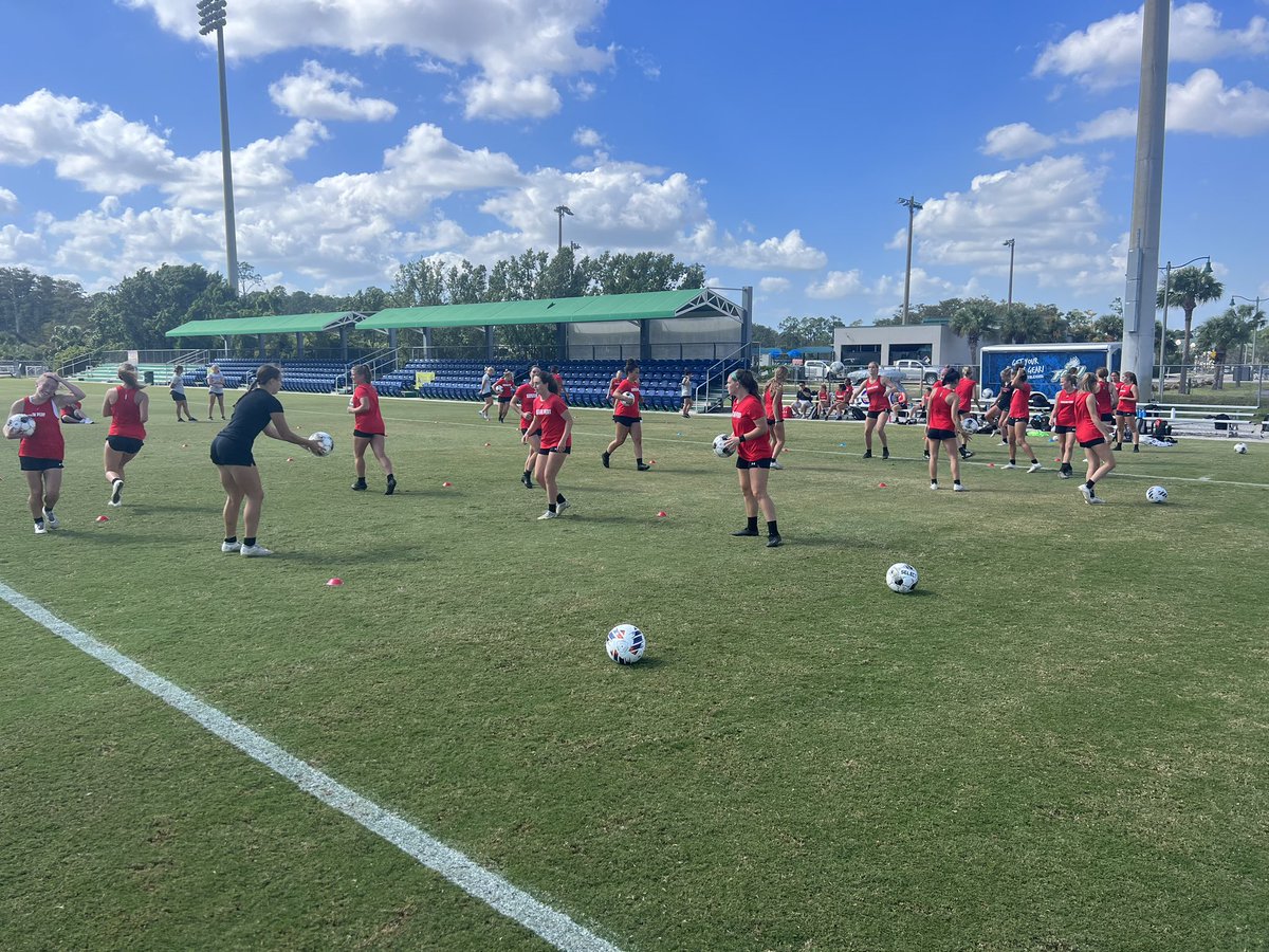 The <a href="/GovsWSOC/">Austin Peay Soccer</a> take the field in preparation for its first #ASUNWSOC Championship quarterfinal match tomorrow‼️

#ASUNBuilt | #LetsGoPeay