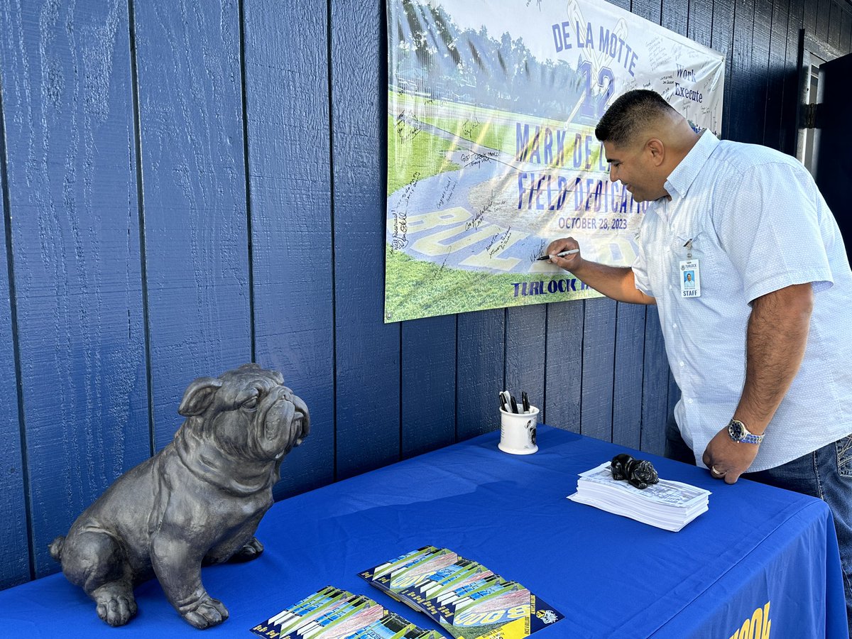 CCAL Commissioner <a href="/EdFelt209/">Ed Felt</a> at the dedication of Mark de La Motte Field <a href="/turlockhs/">Turlock High School</a> today. Congrats Mark and the Bulldogs! ⚾️