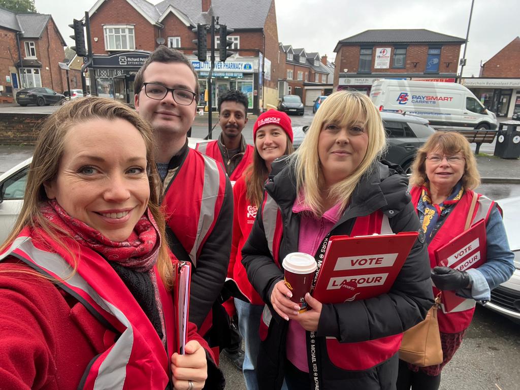 Fantastic to see such great support, lots of people are telling us they've had enough of Tory chaos and will be supporting <a href="/catkinson80/">Catherine Atkinson MP</a> at the next General Election 🌹
#labourdoorstep #LabourListens