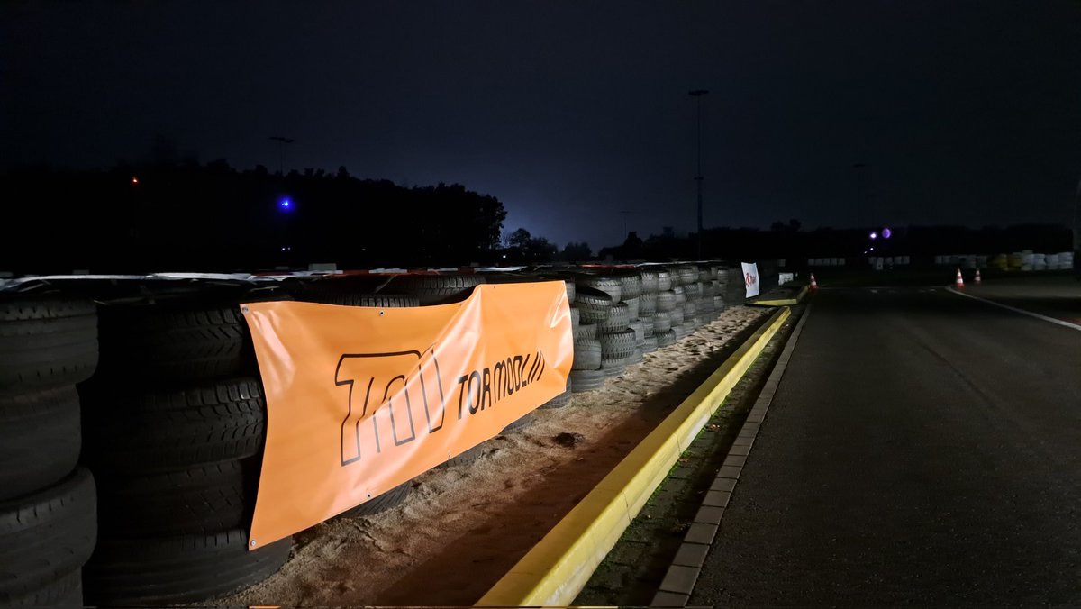 w_czyzewski's tweet image. Na dziś koniec! Robota zrobiona, nitka toru przygotowana 😎 Jutro od rana czekamy na zawodników i jedziemy z ostatnią, tegoroczną rundą Pucharu Toru Modli 🏁🔥 #TorModlin #PucharToruModlin