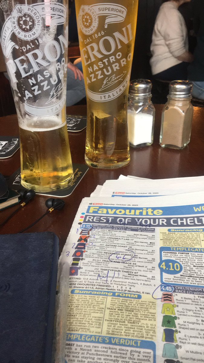 JoeMoloney6's tweet photo. @IrishRacing365 Winners have to be celebrated in Devitts. Well done all. #WinnerAllRight #Gaway https://t.co/AMzZhLAxDt