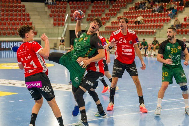 Ayer golito y nueva victoria de <a href="/BMCdadEncantada/">REBI Balonmano Cuenca 🌪️</a>, mañana primera concentración con los #HispanosJunior. Nada mal para celebrar tu 19º cumpleaños, @Alvarobm_7. Muchas felicidades. A seguir.