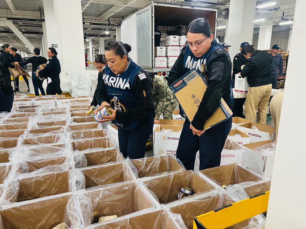 laura_hndez's tweet photo. Este desgraciado, echado en nuestro Palacio, quedando bien gracias a la gente que ilusamente dona.
NO DONAR AL GOBIERNO. https://t.co/apB3tXrGBU