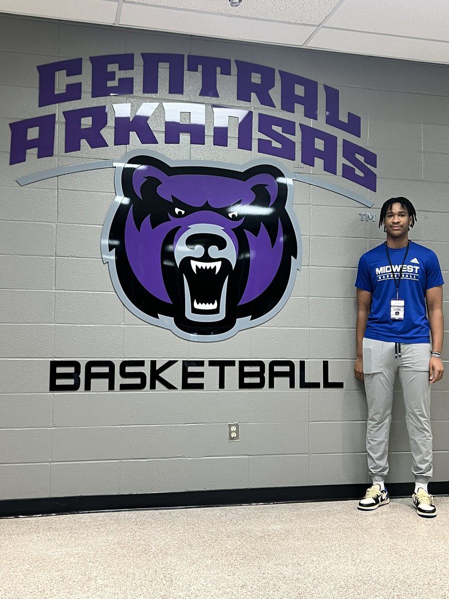 After a great unofficial visit and conversation with @coachbooneuca and @ucacoachprice, I am blessed to receive a D1 offer from the University of Central Arkansas. #BearClawsUp 🐻