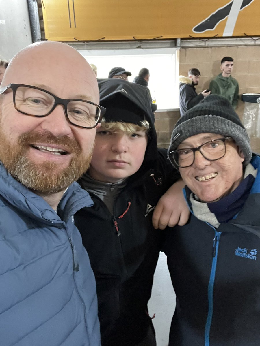 PNESale's tweet photo. Thank you so much ALL the @pnefc and @HullCity #HCOSC #pnefc for joining in the applause today for Matt. His family were so thrilled to receive the support and acknowledgment from nearly 25,000 kind fans. #SuicideAwareness @JMSL24 https://t.co/SUux0GnZrR