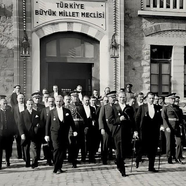 Cumhuriyetimizin 100. yılını doldurduk, en büyük bayramdır.
Ulu Önder Mustafa Kemal Atatürk’ün de dediği gibi; ebediyete akıp giden her on senede, bu büyük millet bayramını daha büyük şereflerle, saadetlerle, huzur ve refah içinde kutlamamızı gönülden dilerim. 
Yaşasın Cumhuriyet