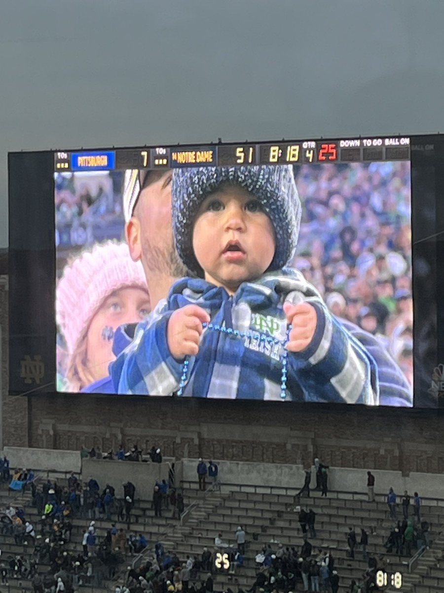 Fans loved this little Fighting Irish fan tonight on the big screen at Notre Dame Stadium #GoIrish