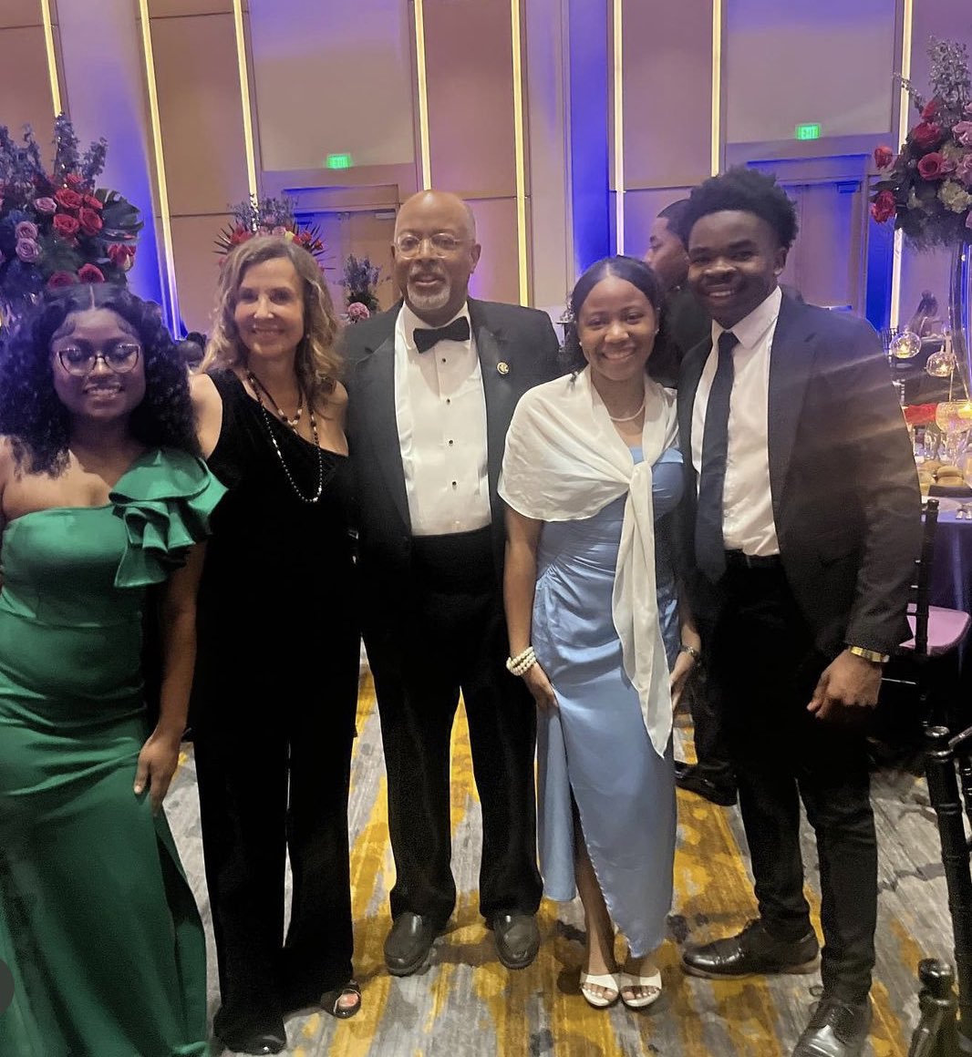 Had a wonderful time last night at the 2023 PGCPS Hall of Fame Gala that has been hosted by the Excellence In Education Foundation for PGCPS, which supports raising funds for scholarships for students! #PGCPSProud