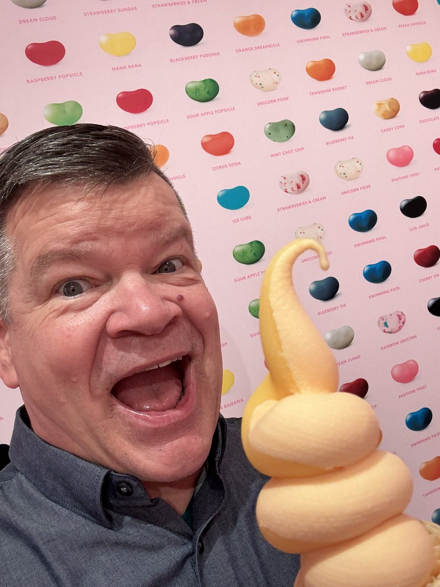 MikeMooreDO's tweet image. Museum of Ice Cream, Chicago! 🍦🍨 #AAFPFMX