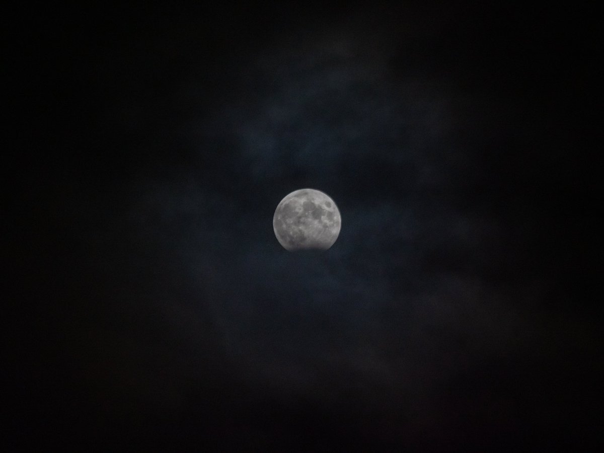 realGHodson's tweet image. All the waiting for a break in the clouds paid off.
#LunaEclipse
#huntermoon
#astrophotography