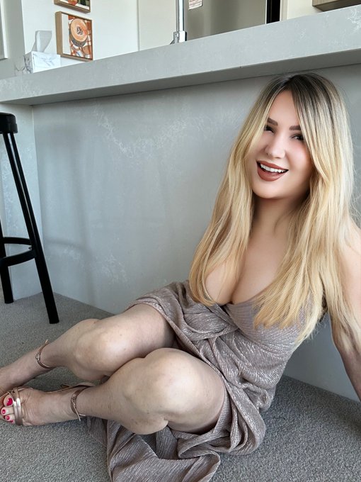 Love mature women?  Join me, Joanna Mercury on https://t.co/nxKvPxo1DY https://t.co/T1bjDuYoNZ