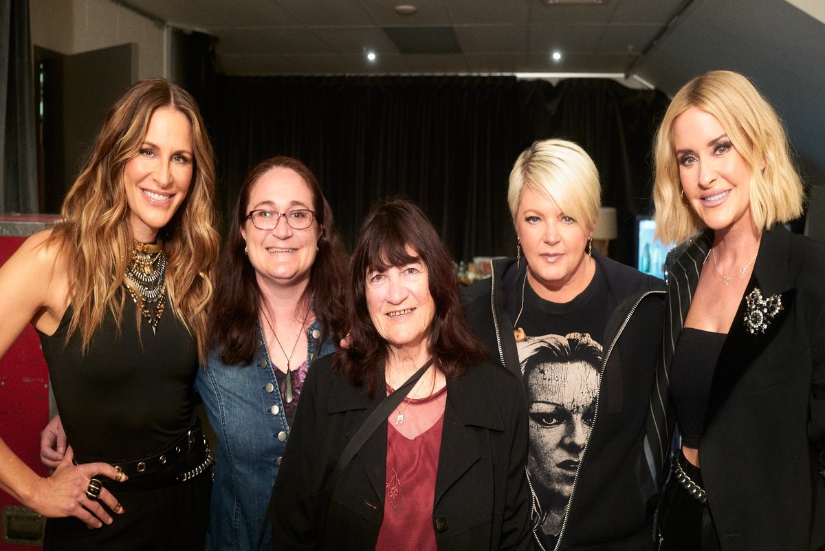 In New Zealand with one of the original Chicks, Judy Hindman, and her daughter Julia. 💕 They had some pretty groovy tunes✌️😉 lnk.to/NZCHX Only a couple more shows left! thechicks.com/tour Photo by @wysongmysong #CHX2023