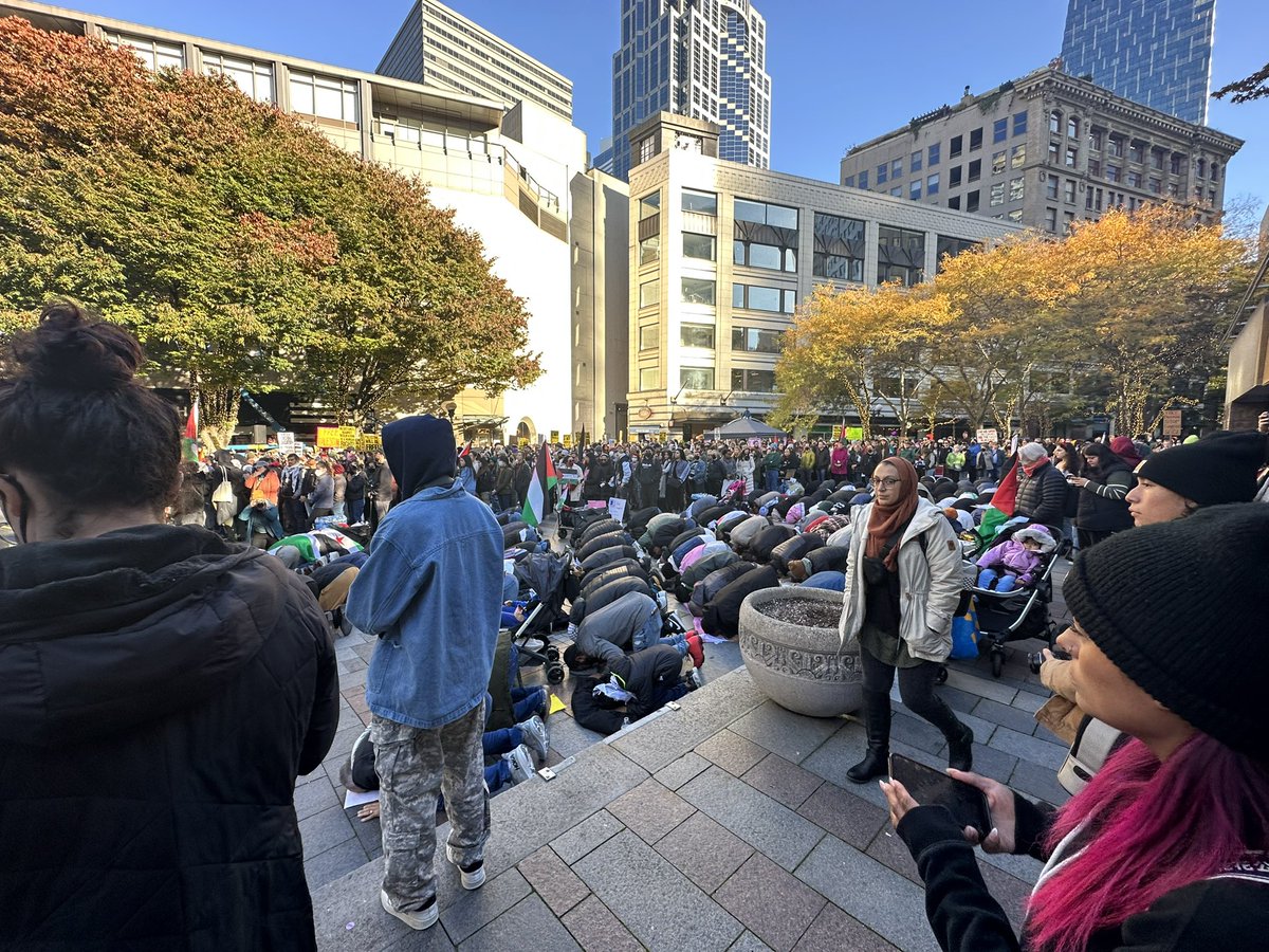 daeshikjr's tweet photo. Palestinian organizers are leading hundreds at Seattle’s Westlake Center in prayer for the genocide happening back home https://t.co/nqnbGm8RZF