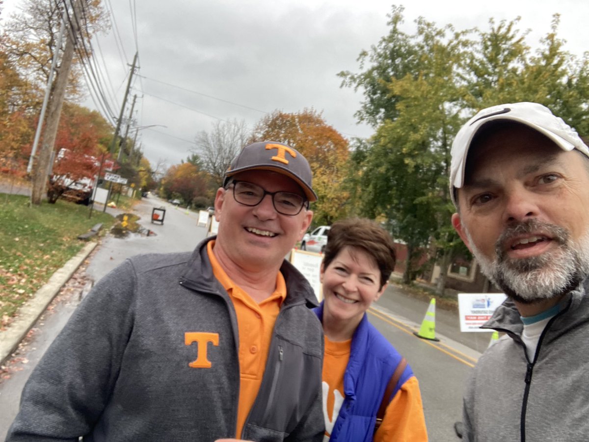 SpaldoBusiness's tweet image. There’s a special hate-based bond that UK fans share with Tennessee that when I made contact this AM with this Vol couple from Knoxville visiting Indy they knew I #seeblue - gotta get a 🏈 W tonight #bbn